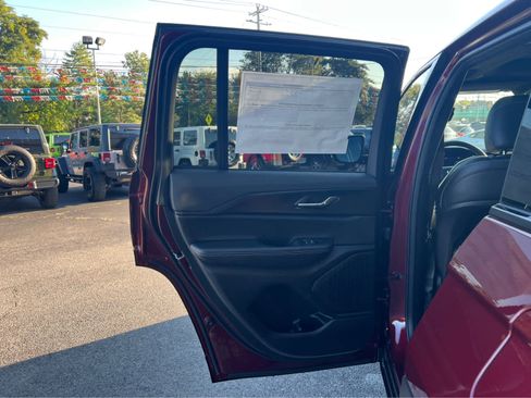 New 2025 Jeep Grand Cherokee Altitude image 11