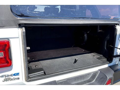 Used 2022 Jeep Wrangler Unlimited Sahara image 10