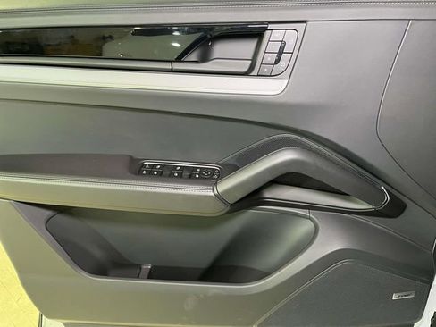 Certified 2025 Porsche Cayenne Coupe image 35