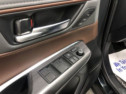 Used 2021 Toyota Venza Limited w/ Advanced Technology Package image 13