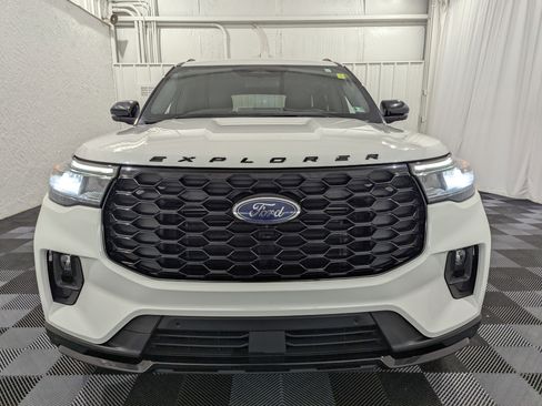 Used 2025 Ford Explorer ST-Line image 4