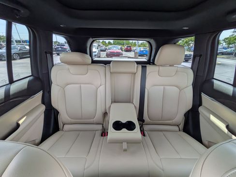 Used 2023 Jeep Grand Cherokee Limited w/ Black Appearance Package AWD/4WD image 21