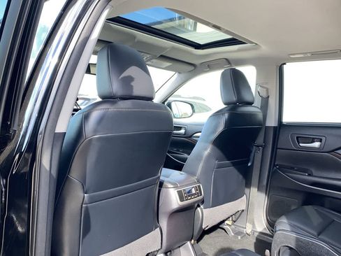 Used 2015 Toyota Highlander XLE image 17