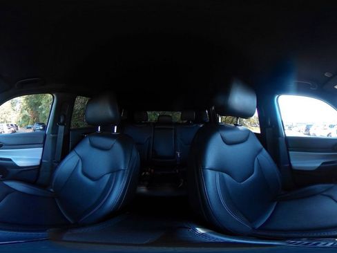 Used 2025 Jeep Compass Limited image 42