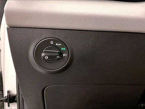 Used 2023 Volkswagen Taos SE w/ Panoramic Sunroof Package FWD image 36