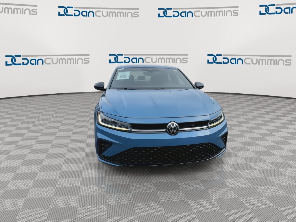 Used 2025 Volkswagen Jetta Sport FWD image 3