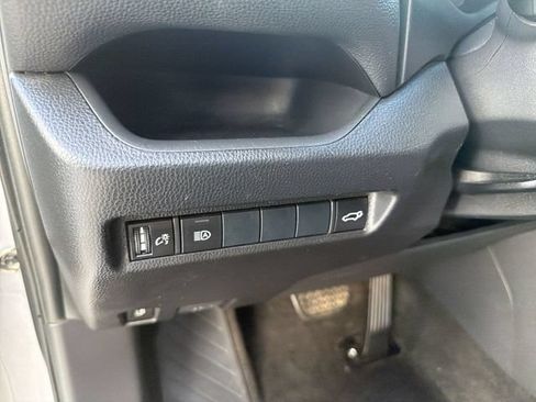 Used 2019 Toyota RAV4 XLE w/ Convenience Package AWD/4WD image 11