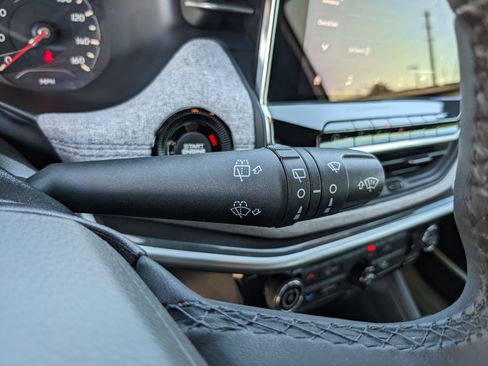 Used 2023 Jeep Compass Latitude image 35