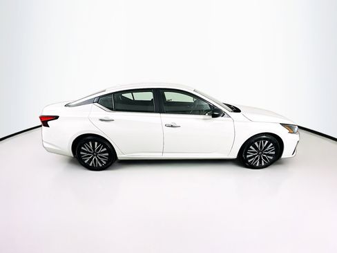 Used 2025 Nissan Altima 2.5 SV image 10