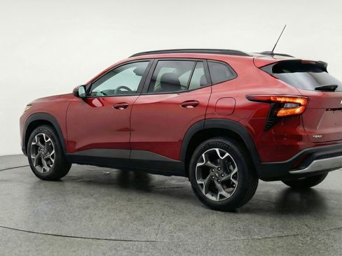 Used 2025 Chevrolet Trax LT image 6