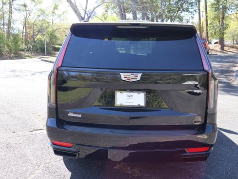 Used 2022 Cadillac Escalade Sport w/ Touring Package image 6