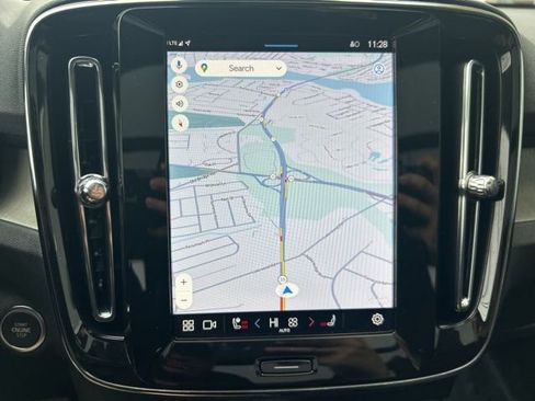 Certified 2025 Volvo XC40 B5 Plus image 22