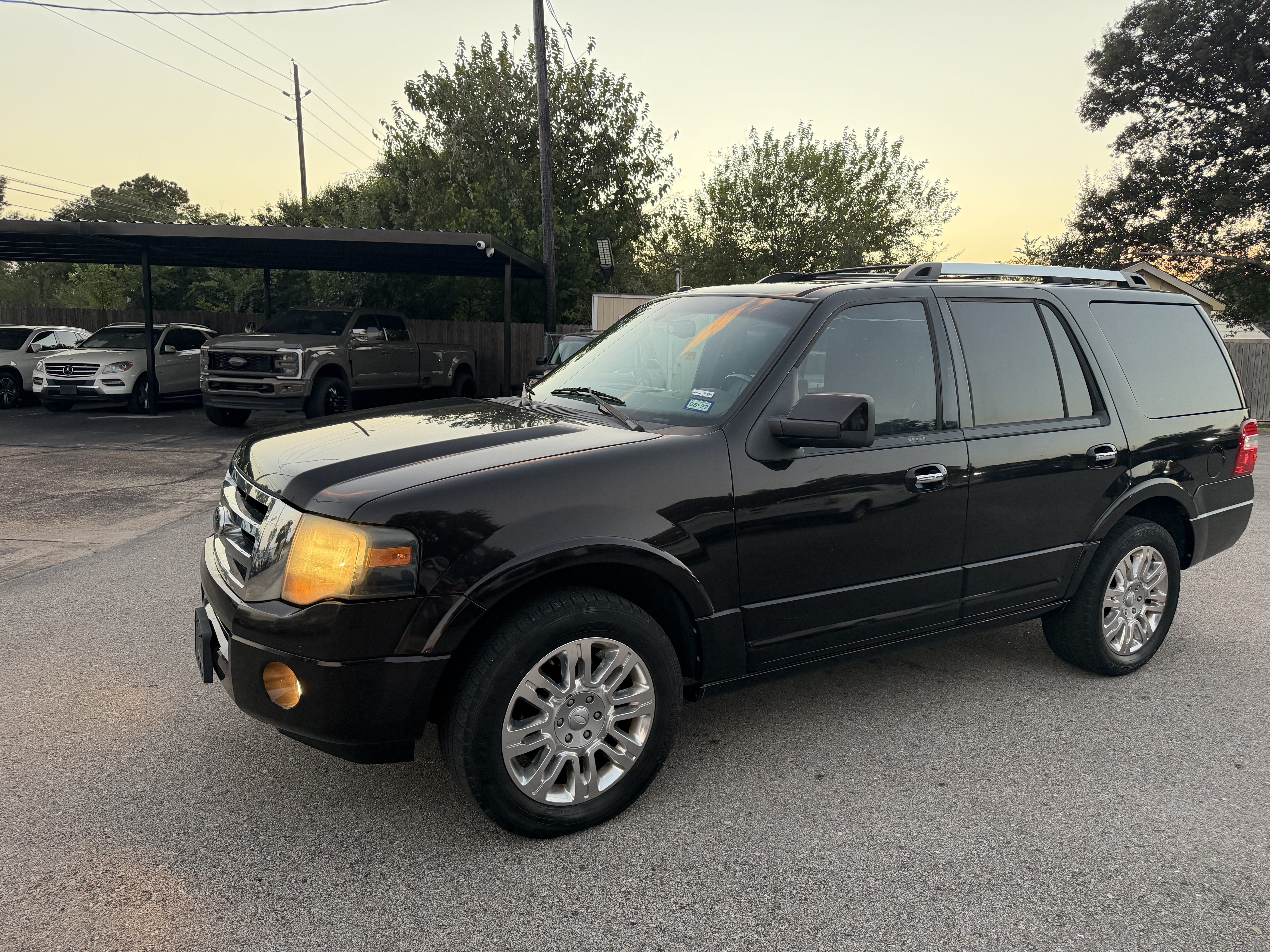 Used 2013 Ford Expedition Limited RWD image 1