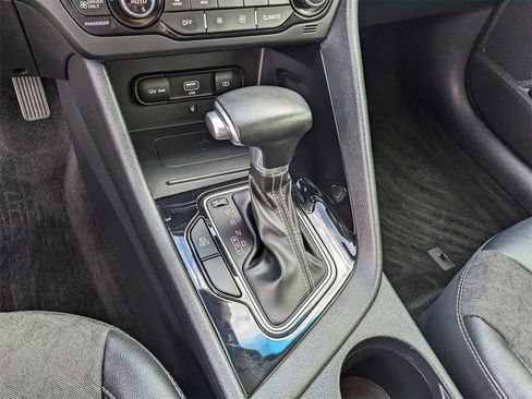 Certified 2022 Kia Niro EX image 27