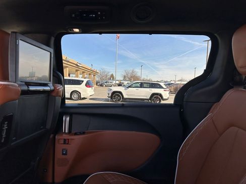 New 2026 Chrysler Pacifica Pinnacle FWD image 17
