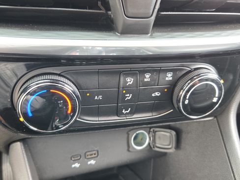 Used 2024 Buick Encore GX Sport Touring image 20