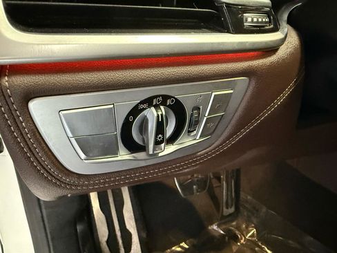 Used 2021 BMW 750i xDrive w/ Luxury Rear Seating Package image 22