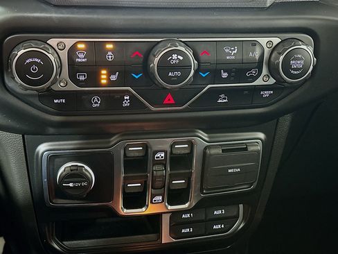 Used 2022 Jeep Wrangler Unlimited Sahara w/ Cold Weather Group image 16