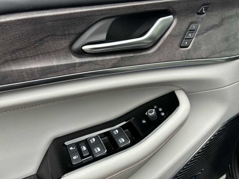 Used 2022 Jeep Grand Cherokee L Overland w/ Advanced Protech Group III image 24