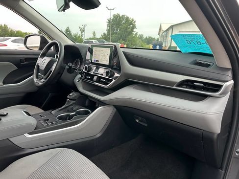 Used 2023 Toyota Highlander L FWD image 32