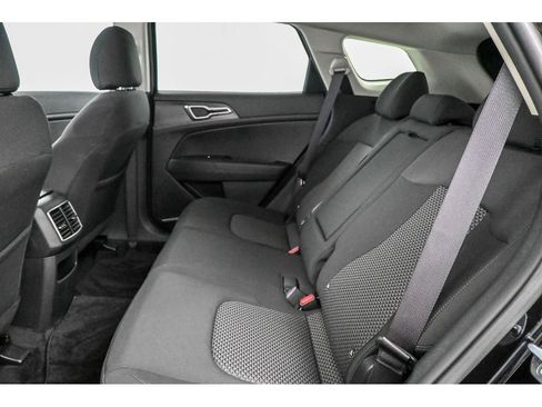 Used 2023 Kia Sportage LX image 19