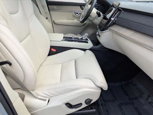 Used 2025 Volvo XC90 T8 Ultra w/ Protection Package Premier AWD/4WD image 21