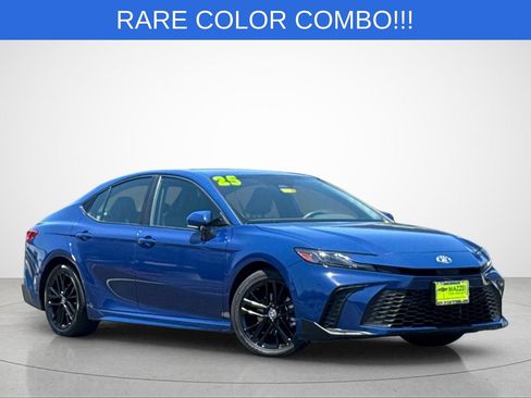 Used 2025 Toyota Camry SE FWD image 2