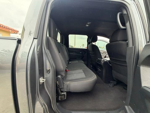 Used 2018 Nissan Titan SV w/ SV Convenience Package AWD/4WD image 17