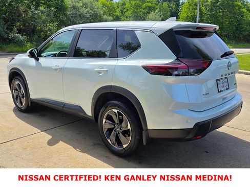 Certified 2026 Nissan Rogue SV AWD/4WD image 5