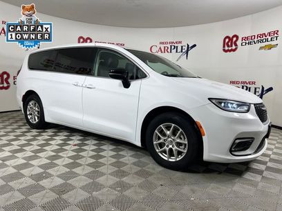 Used 2024 Chrysler Pacifica Touring-L