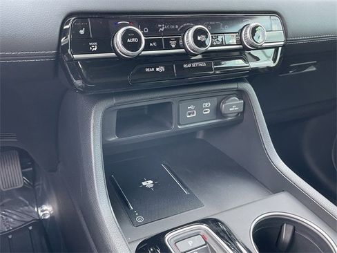 New 2025 Honda Pilot Touring image 19