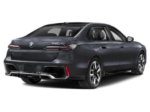 Used 2026 BMW 740i xDrive AWD/4WD image 5