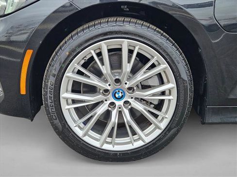 Used 2024 BMW 330e image 24