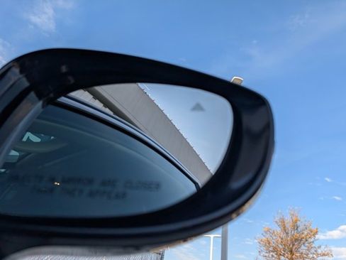 Used 2024 Chrysler Pacifica Touring-L image 23