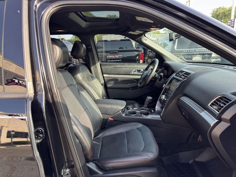 Used 2017 Ford Explorer Sport w/ Equipment Group 401A AWD/4WD image 40