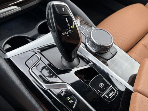 Used 2023 BMW 530e w/ Premium Package image 26