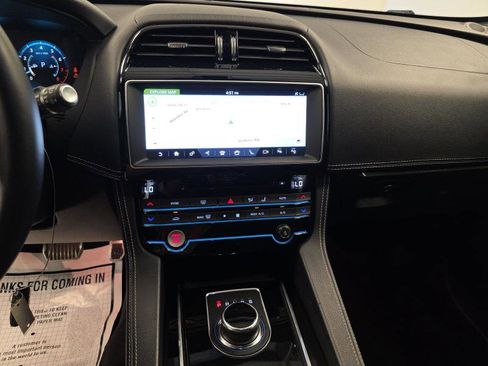 Used 2018 Jaguar F-PACE S image 9