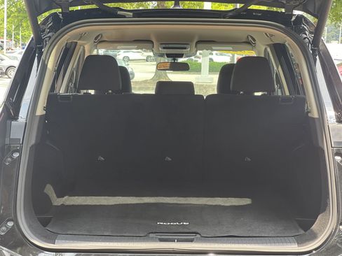 Used 2025 Nissan Rogue SV AWD/4WD image 19