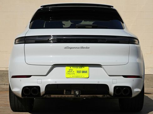 Used 2024 Porsche Cayenne Turbo AWD/4WD image 11