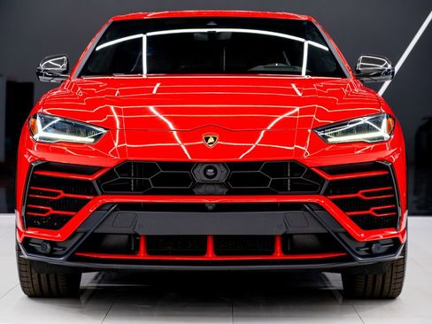 Used 2021 Lamborghini Urus image 2