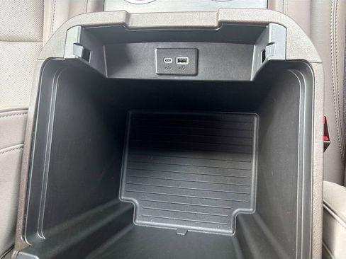 Used 2024 GMC Yukon XL SLT w/ SLT Luxury Package image 29