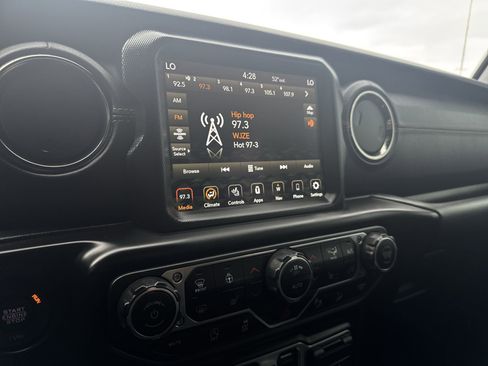 Used 2021 Jeep Wrangler Unlimited Sahara image 13