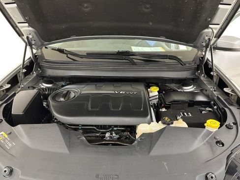 Used 2019 Jeep Cherokee Limited w/ Luxury Group AWD/4WD image 11