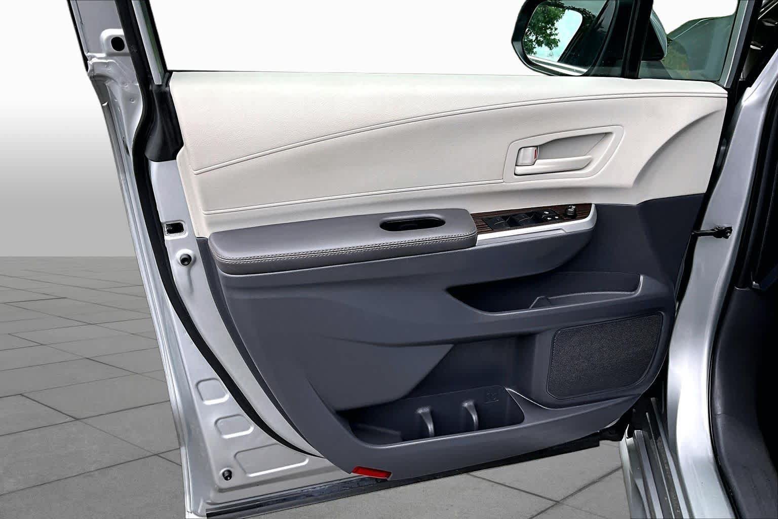 Used 2023 Toyota Sienna LE AWD/4WD image 20