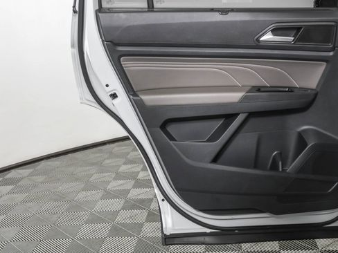 Used 2023 Volkswagen Atlas SE w/ Panoramic Sunroof Package AWD/4WD image 41