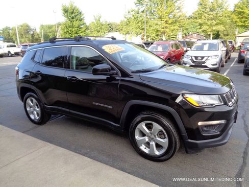 Used 2018 Jeep Compass Latitude w/ Popular Equipment Group AWD/4WD image 2