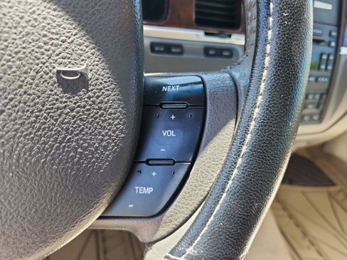 Used 2007 Lincoln Town Car Signature RWD image 27