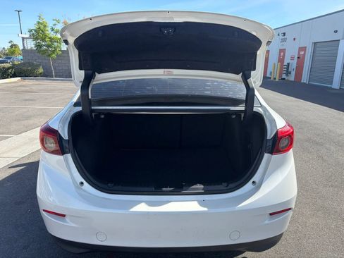 Used 2018 MAZDA MAZDA3 Grand Touring FWD image 9
