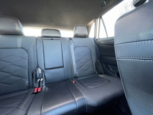 Used 2025 Volkswagen Atlas Cross Sport SE image 39