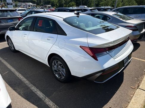 Certified 2025 Hyundai Elantra Hybrid FWD image 4